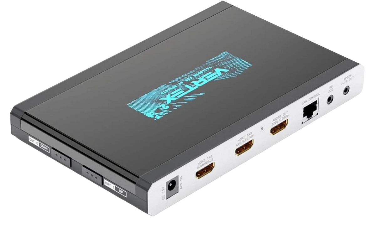 Utgångssidan på HDfury Vertex 2: 12V DC, HDMI TX1 med nedskalning, HDMI TX0 med ARC, CEC och uppskalning, ljudextraktorutgången i 720p/1080p, LAN-styrning, RS232 och S/PDIF med L/R-utgång